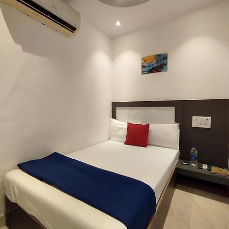 Hotel Aspen Мумбаї Екстер'єр фото