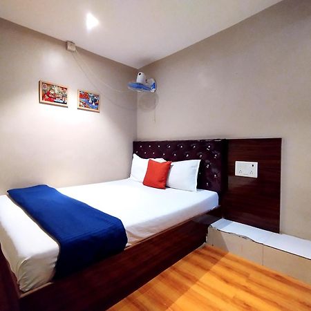 Hotel Aspen Мумбаї Екстер'єр фото